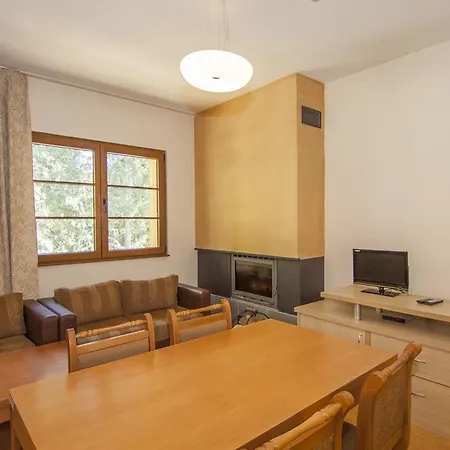 Ξενοδοχείο με διαμερίσματα малина 4*